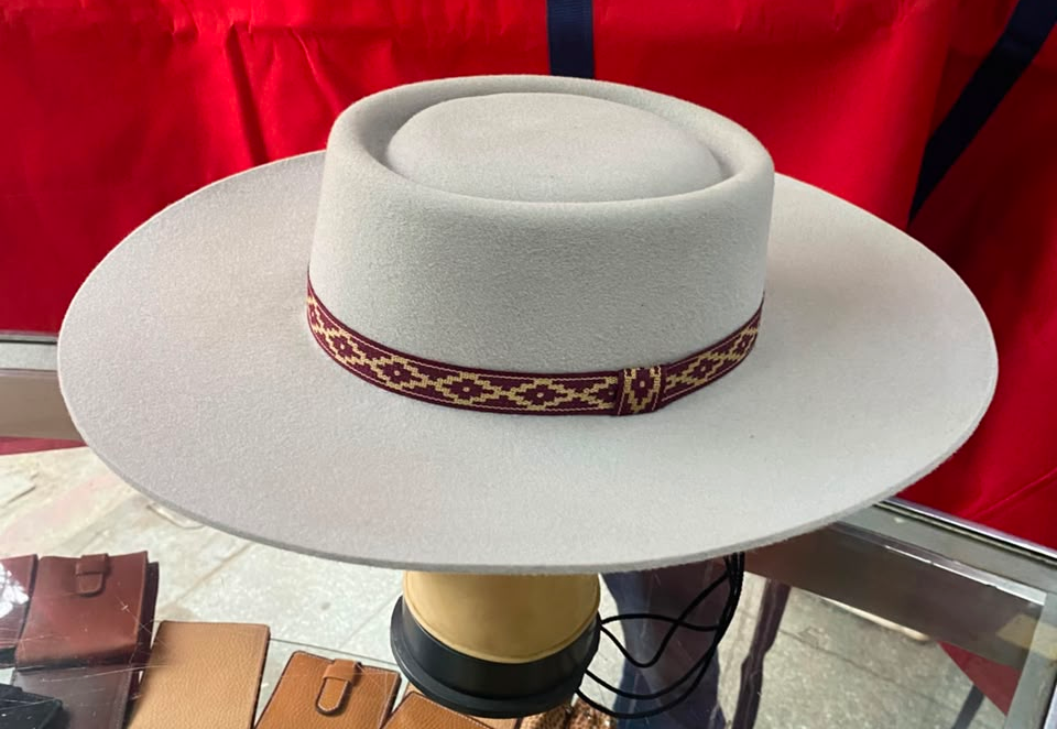 Sombrero de Paño Hueso